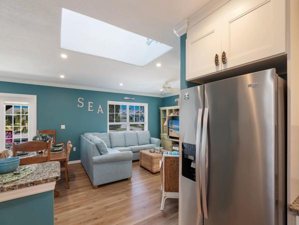 Lovely North Island Getaway Three Houses From Beach